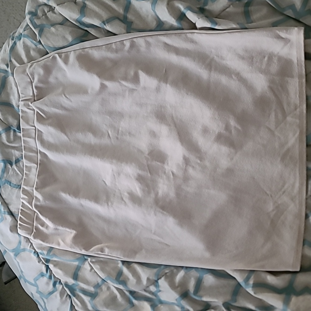 Size (3x)but fits like a large, creme pincel skirt.